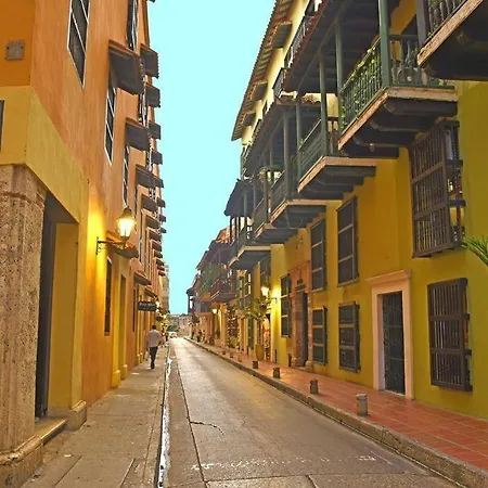 The Best Location-the Old City Gastelbondo *