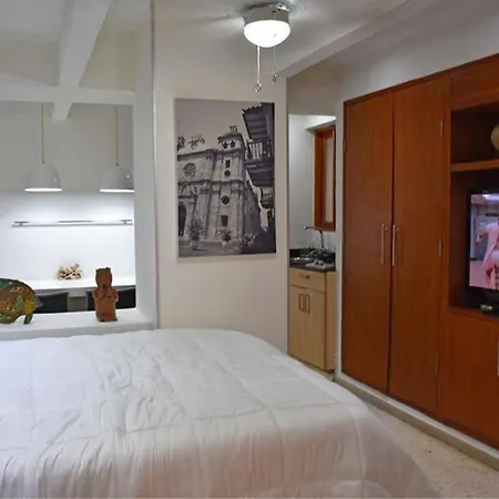 The Best Location-the Old City Gastelbondo *